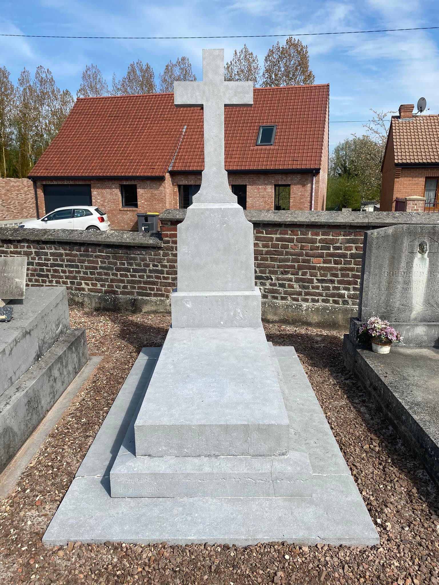 Avant Monument aux Morts 2